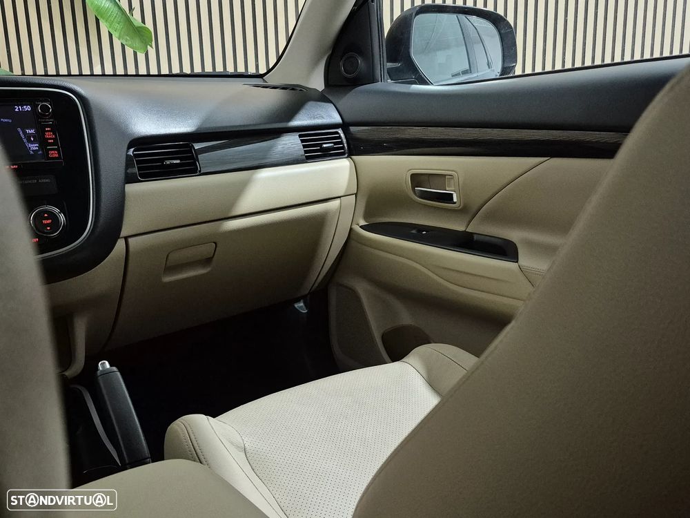 Mitsubishi Outlander 2.2 DI-D Instyle Navi - 25