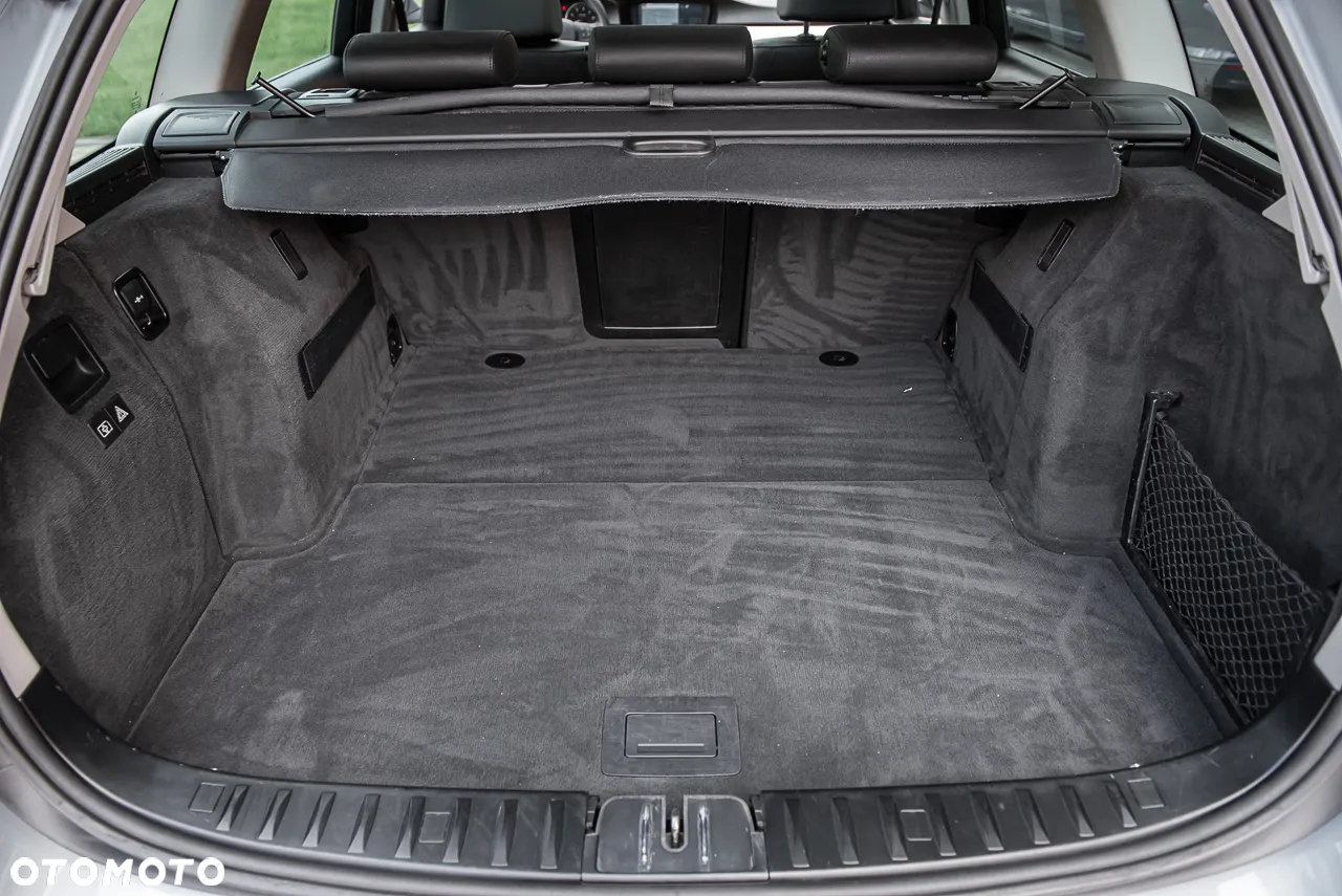 BMW Seria 3 325i Touring - 29