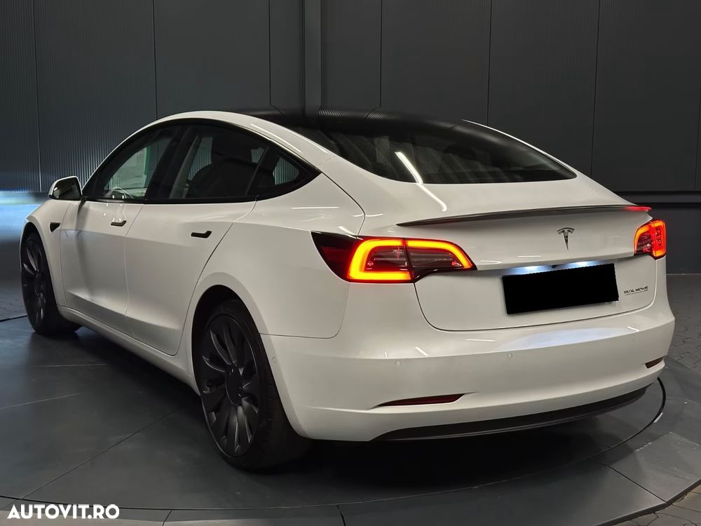 Tesla Model 3 - 7