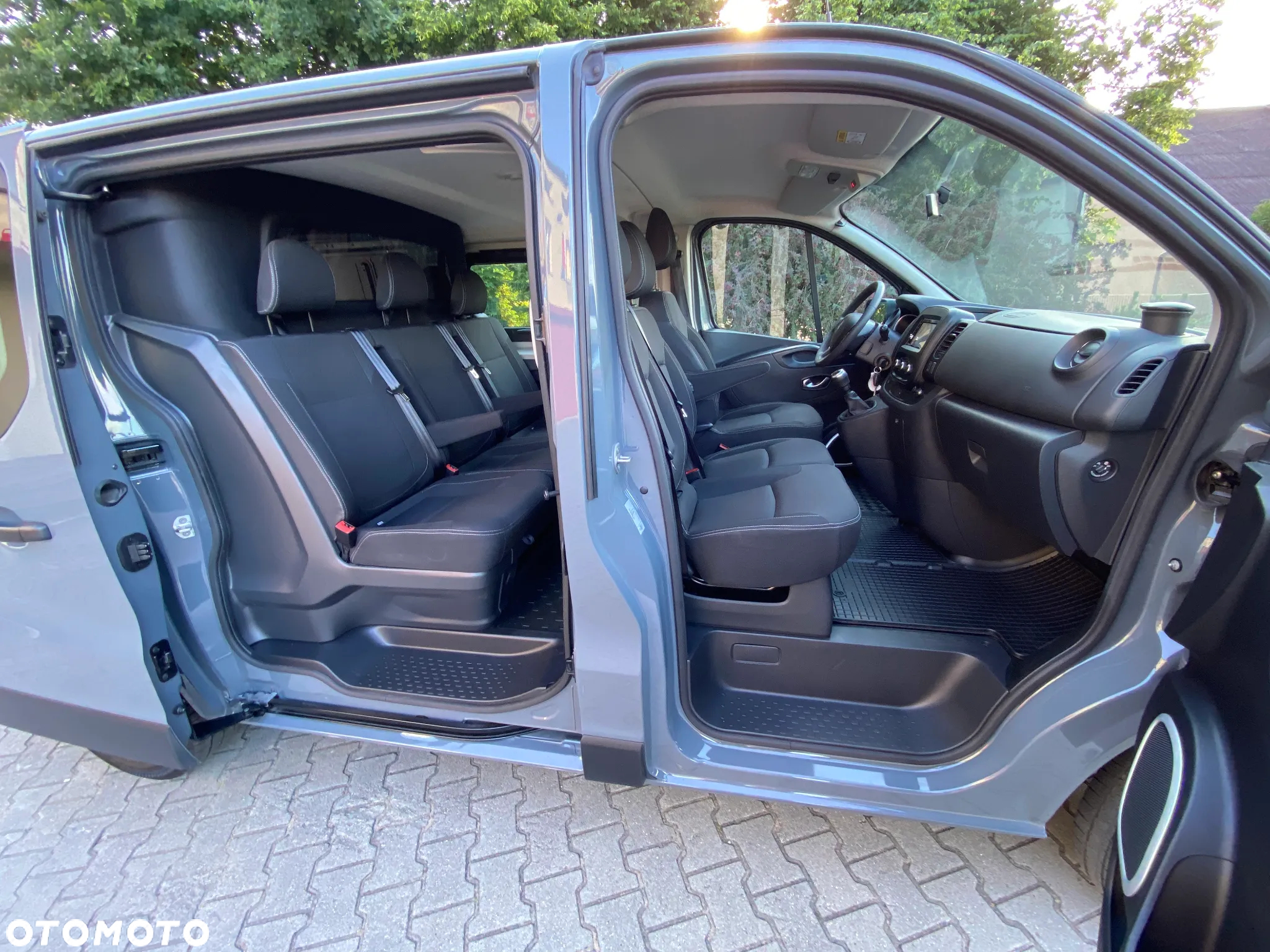 Renault Trafic 2.0 Doka 6 Osobowa Samochód Ciężarowy N1 Rejestracja 11.2021r - 11