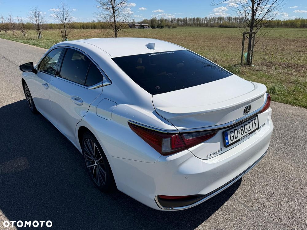 Lexus ES 300h Business Edition - 15