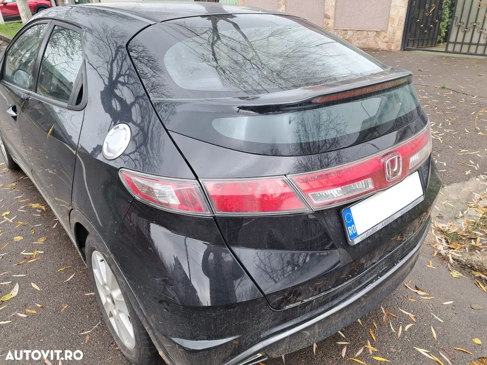 Honda Civic 1.8i ES - 3