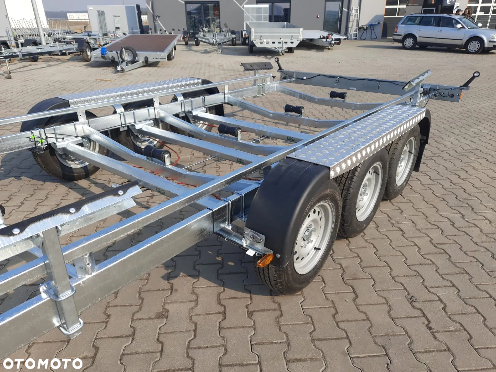 TEMARED Dostawa przyczepa podłodziowa DMC3500kg pod łódź 9 m! POSZERZANA, WODOSZCZELNE ŁOŻYSKA, TRZYOSIOWA - 6
