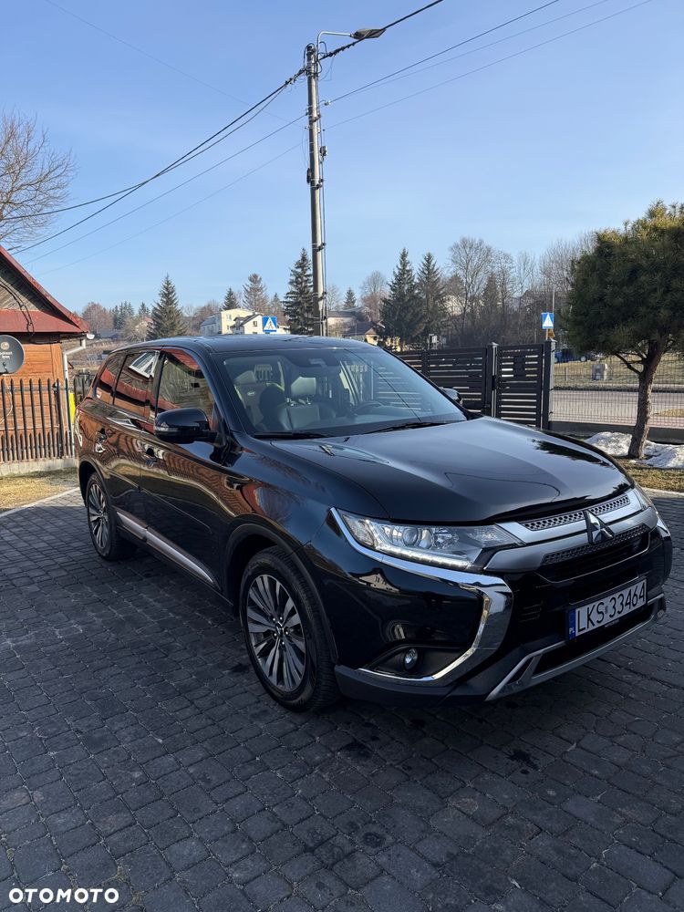 Mitsubishi Outlander - 2