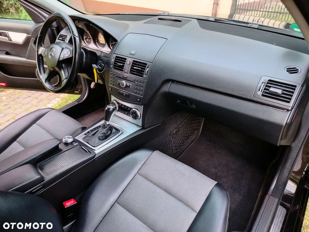Mercedes-Benz Klasa C 180 T Kompressor Automatik BlueEFFICIENCY Avantgarde - 34