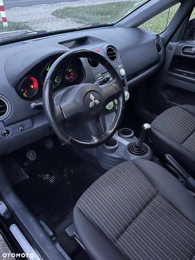 Mitsubishi Colt - 10