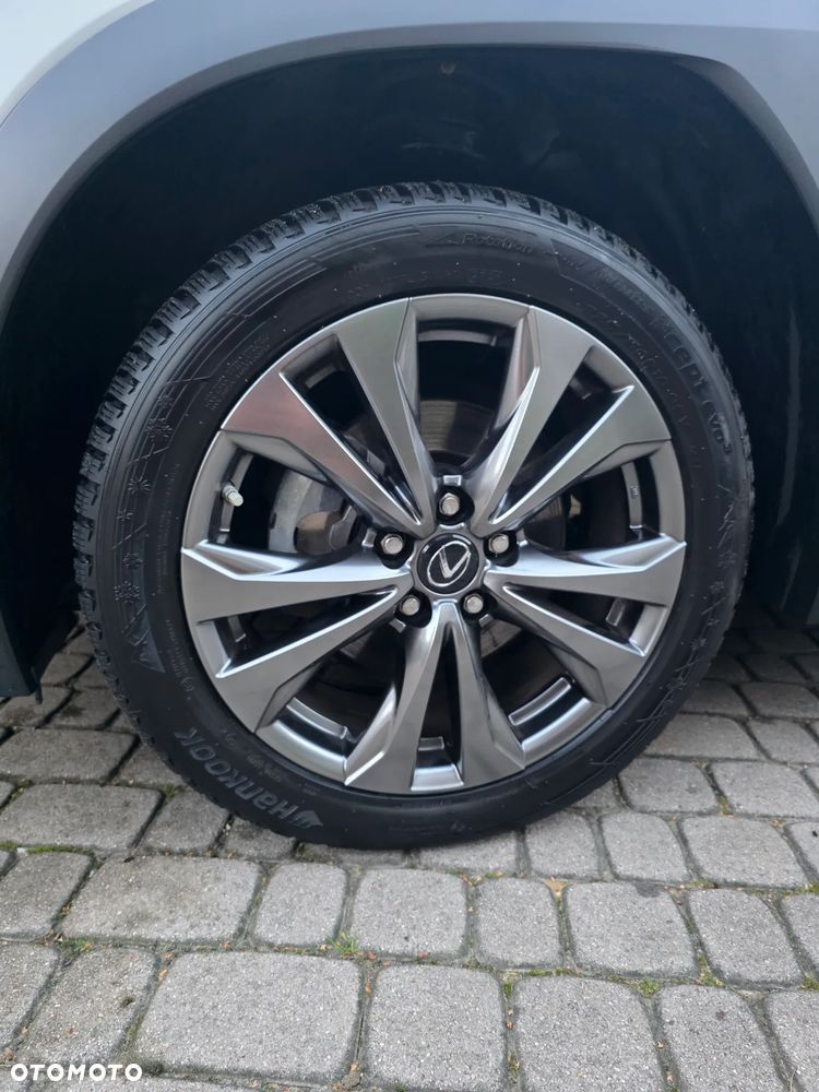 Lexus UX - 12