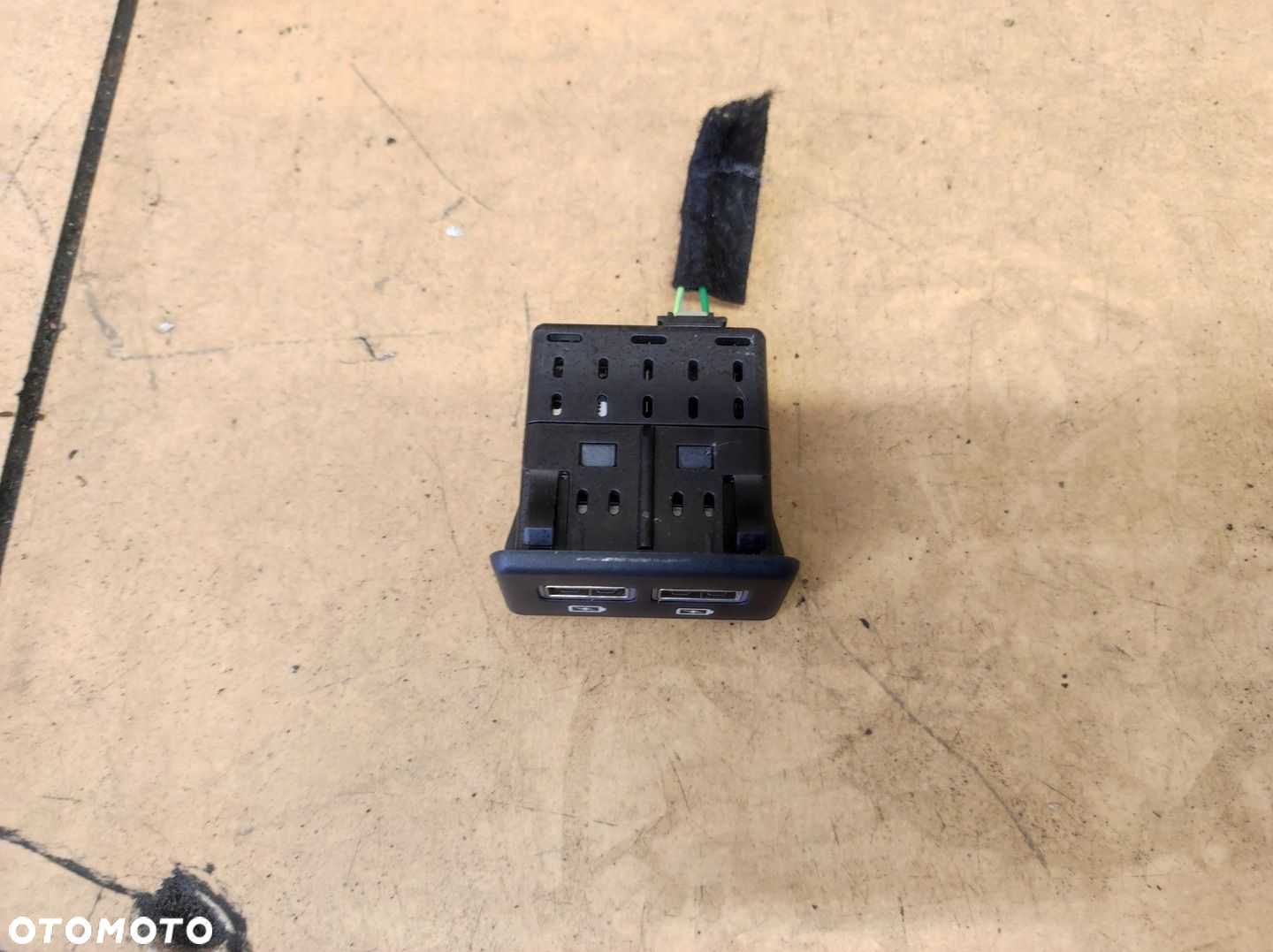 Port gniazdo ładowania USB tył 5008 II 2 Lift - 4