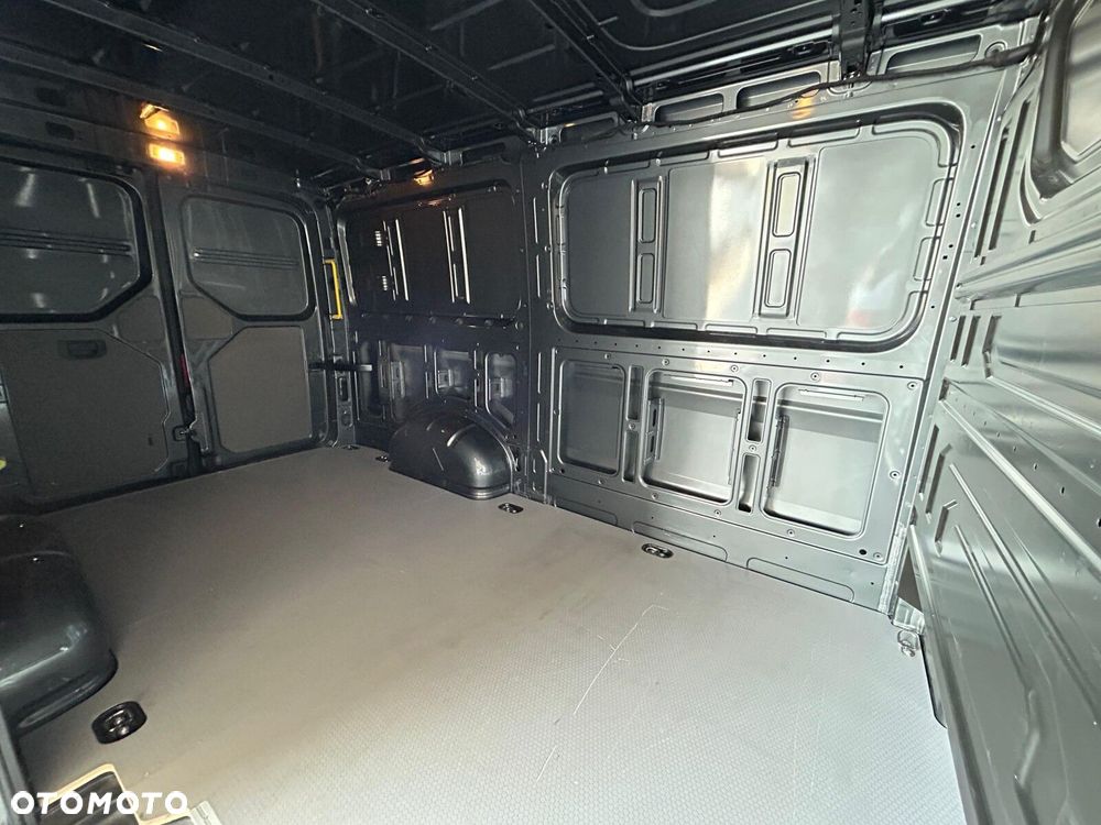 Volkswagen Crafter Furgon L3H2, 2.0BiTDI 177KM, 3640mm, Niski dach - 10