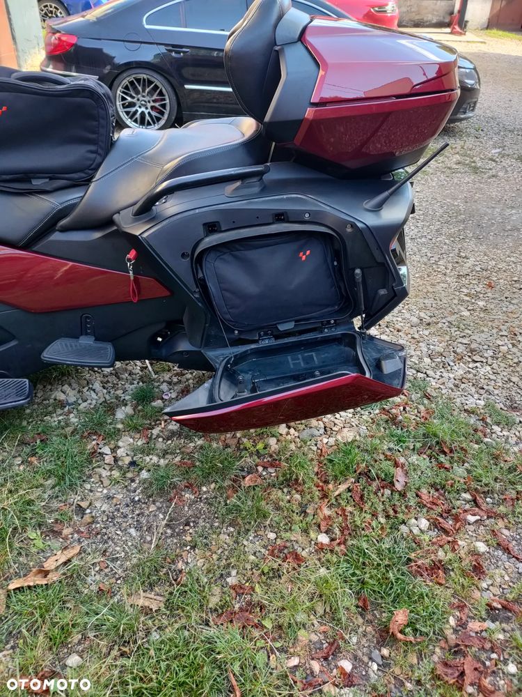 Can-Am Spyder - 10