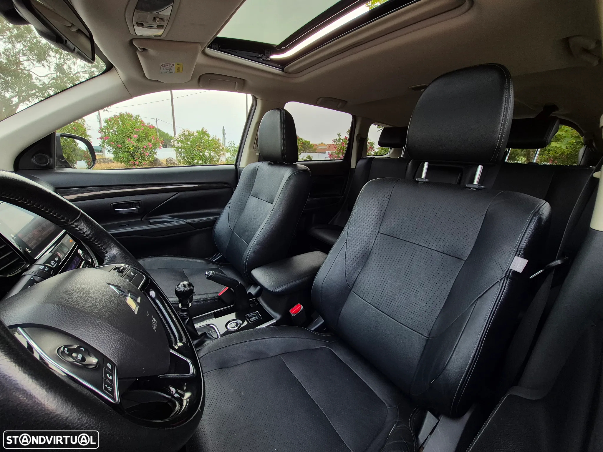 Mitsubishi Outlander 2.2 DI-D Instyle Navi - 26