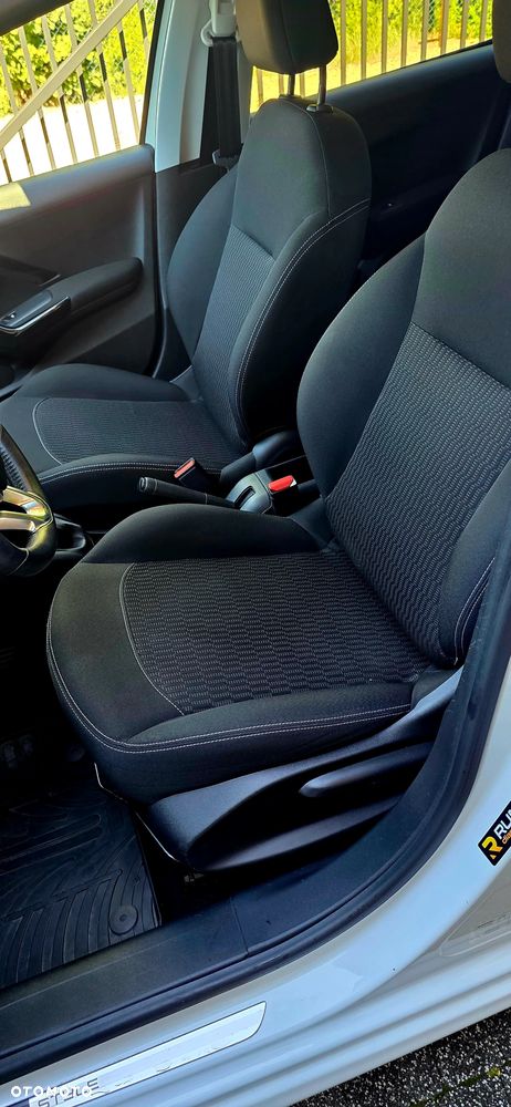 Peugeot 208 1.2 PureTech Style - 11