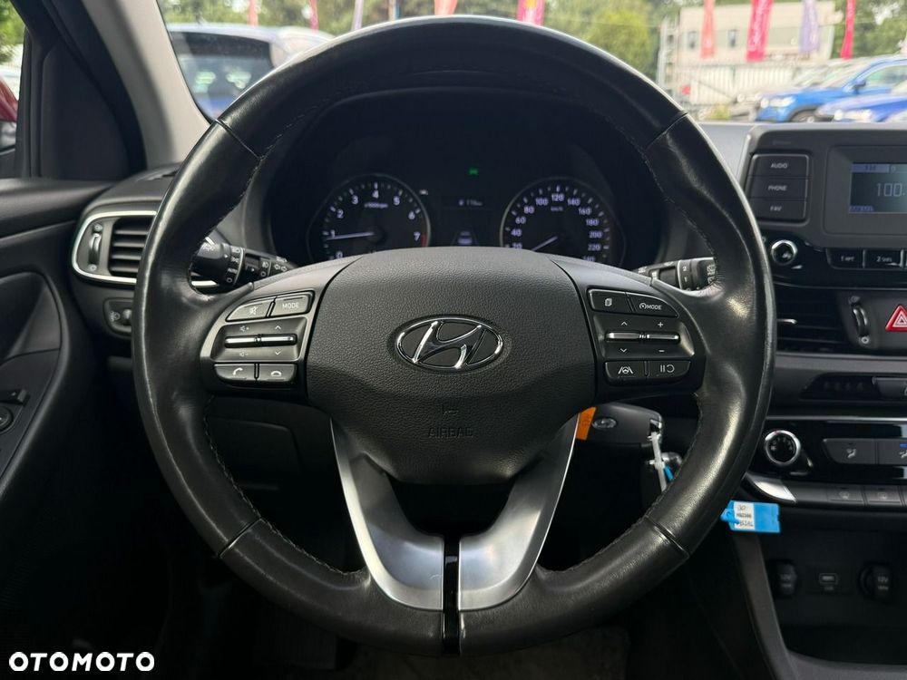 Hyundai i30 1.5 DPI Classic + - 16