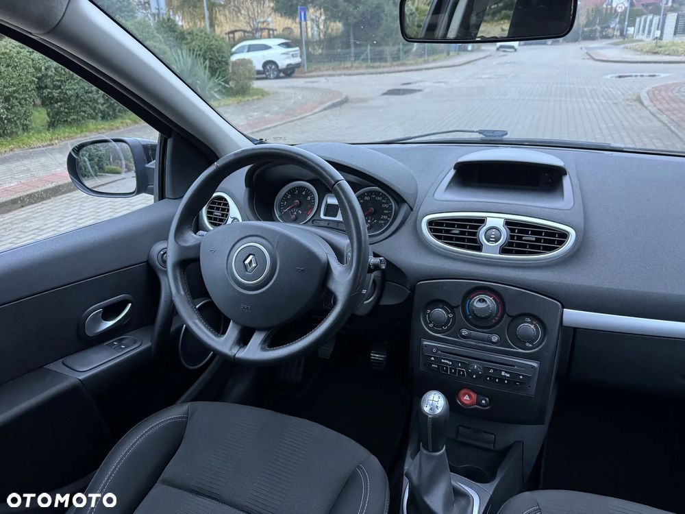 Renault Clio 1.2 16V 75 Expression - 32