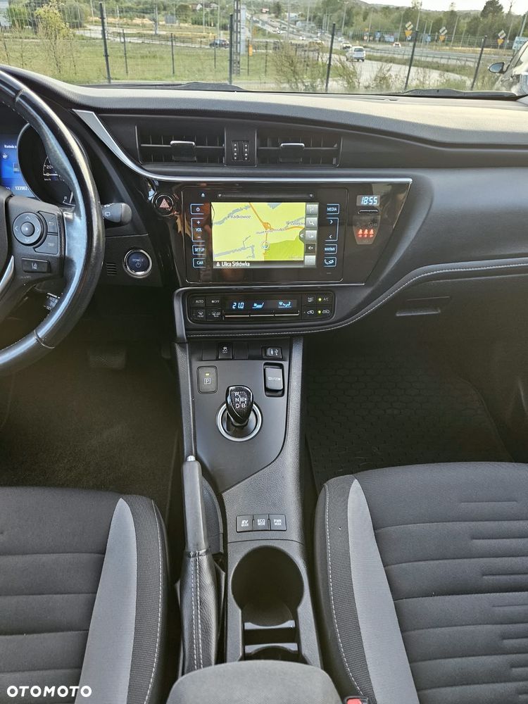 Toyota Auris - 11