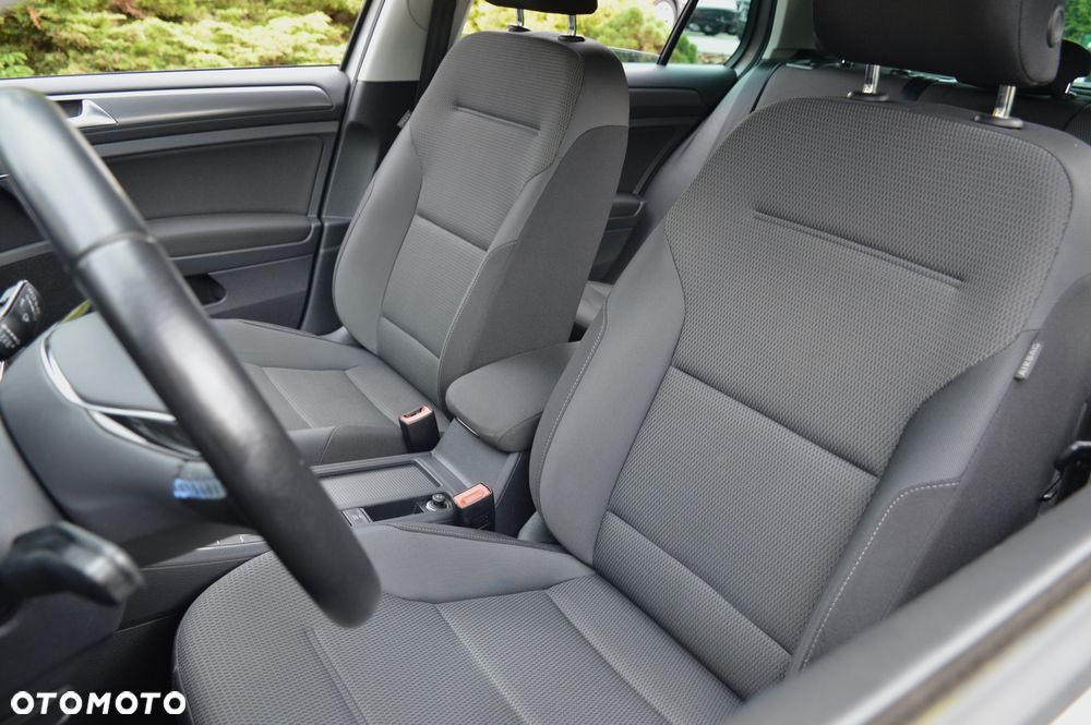 Volkswagen Golf - 29
