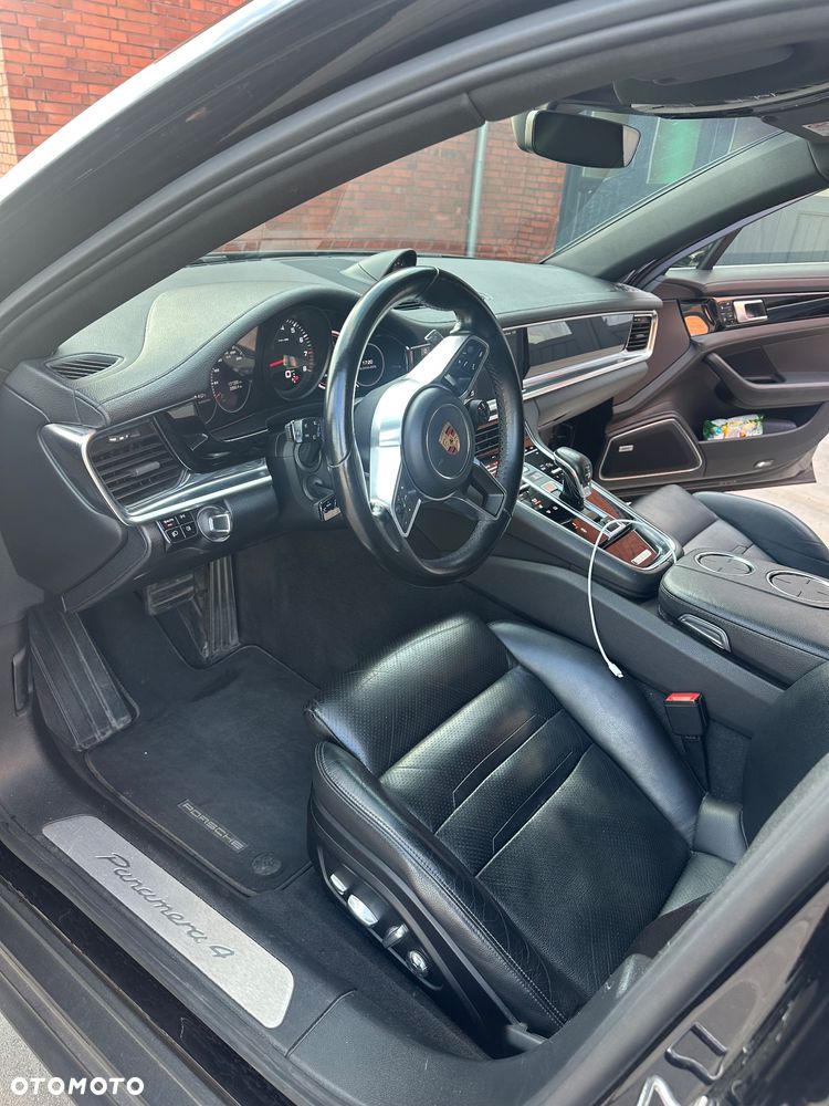 Porsche Panamera 4 - 12