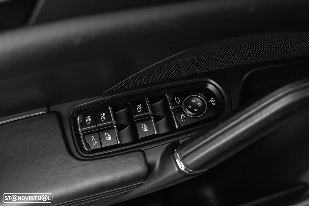 Porsche Cayenne S - 30