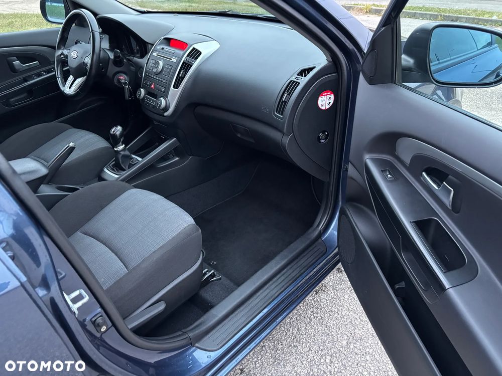 Kia Ceed 1.6 CRDi 90 Spirit - 16