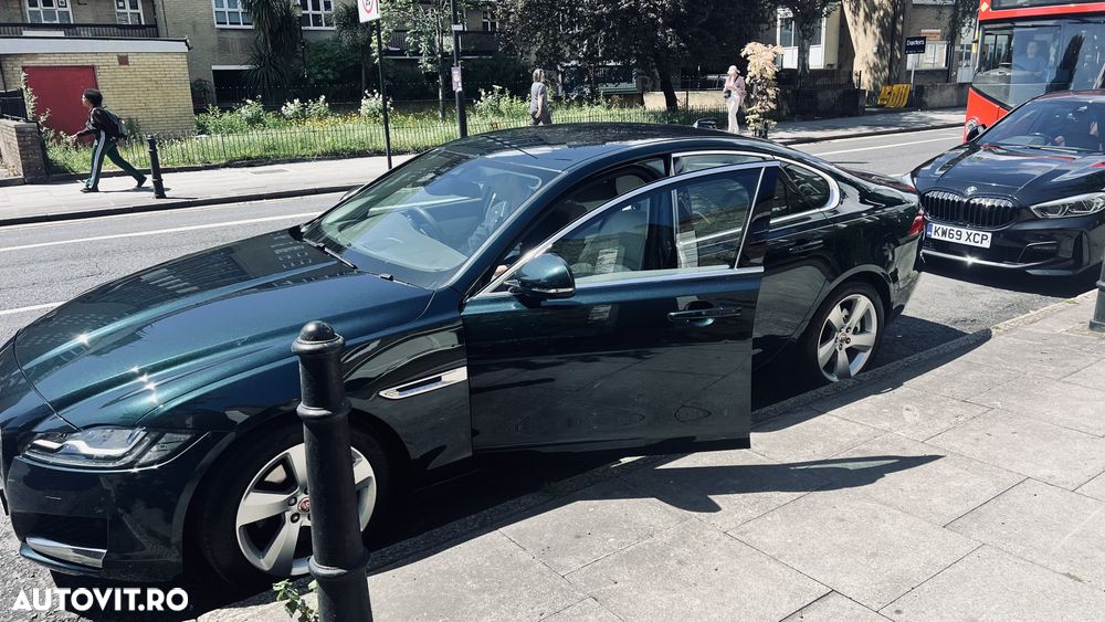 Jaguar XF 20d AWD Portfolio - 3