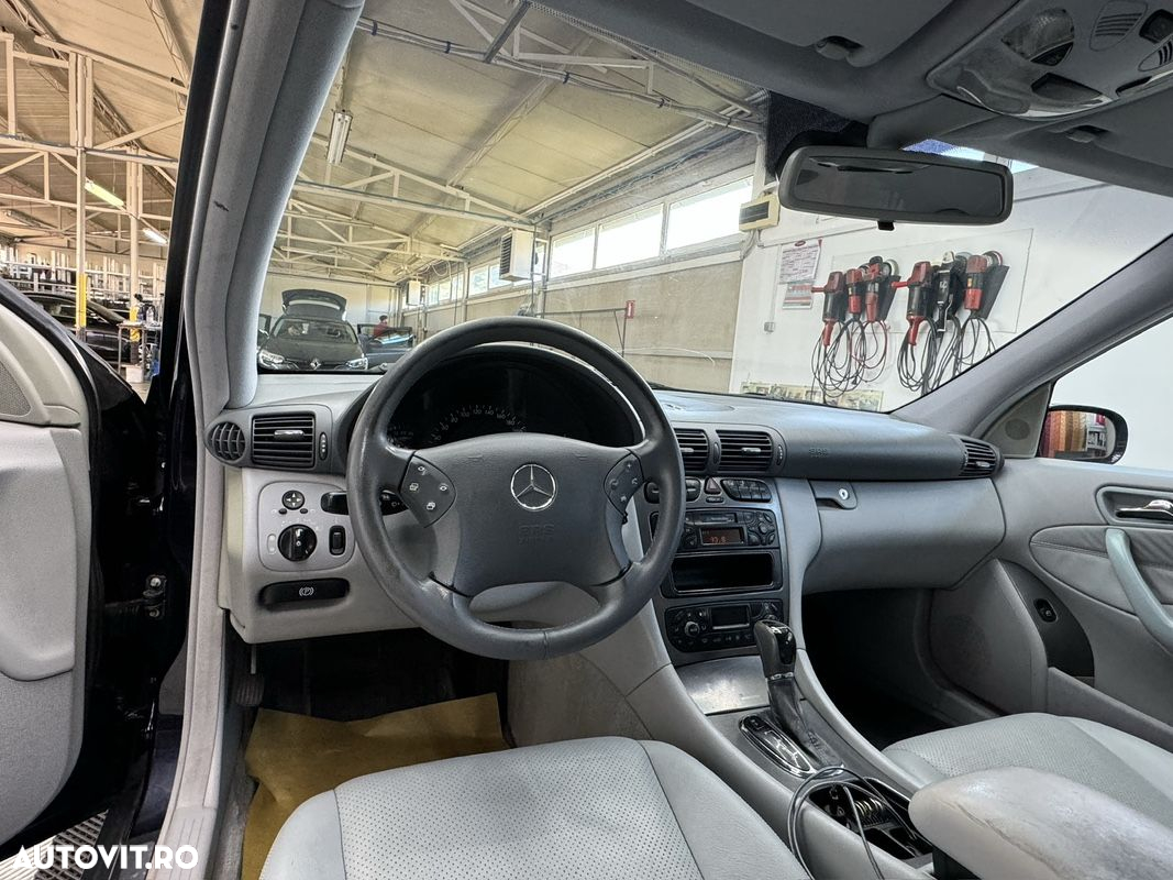 Mercedes-Benz C 240 4-Matic Aut Avantgarde - 14