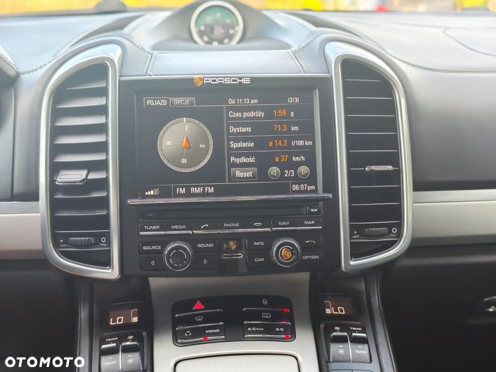 Porsche Cayenne - 6