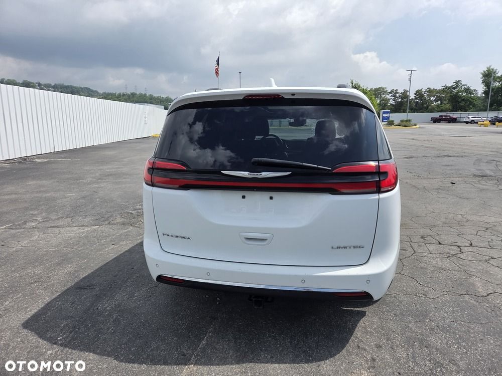 Chrysler Pacifica - 5