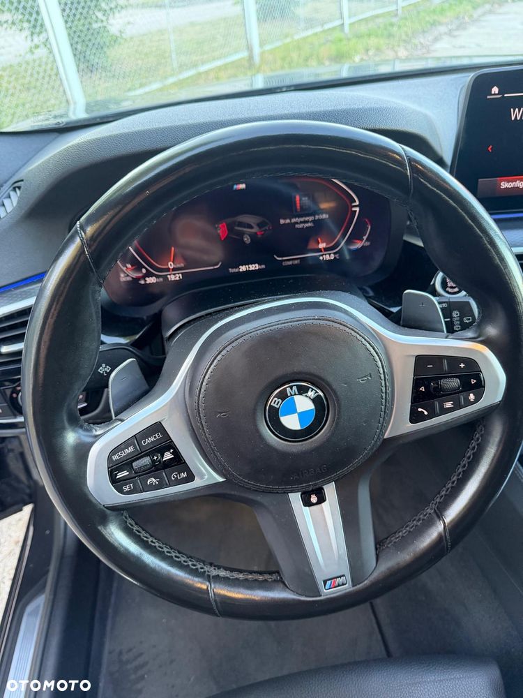 BMW Seria 5 520d xDrive M Sport Edition - 12