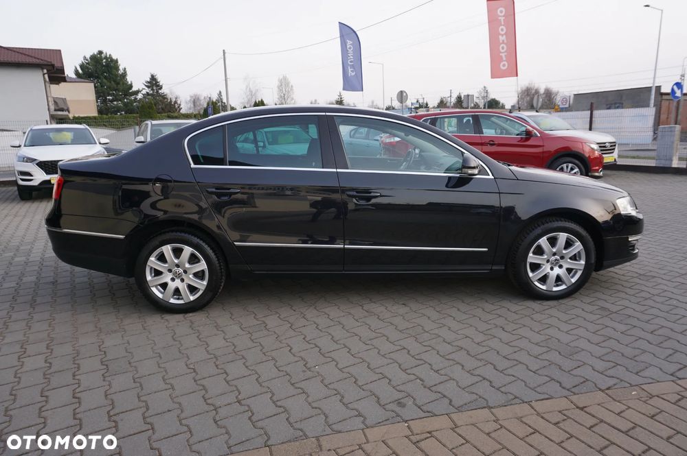Volkswagen Passat 1.6 Comfortline Family - 10