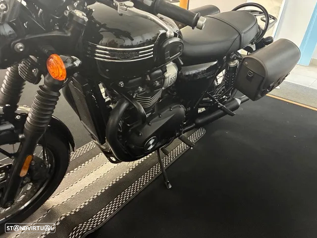 Triumph Bonneville Black Edition - 12