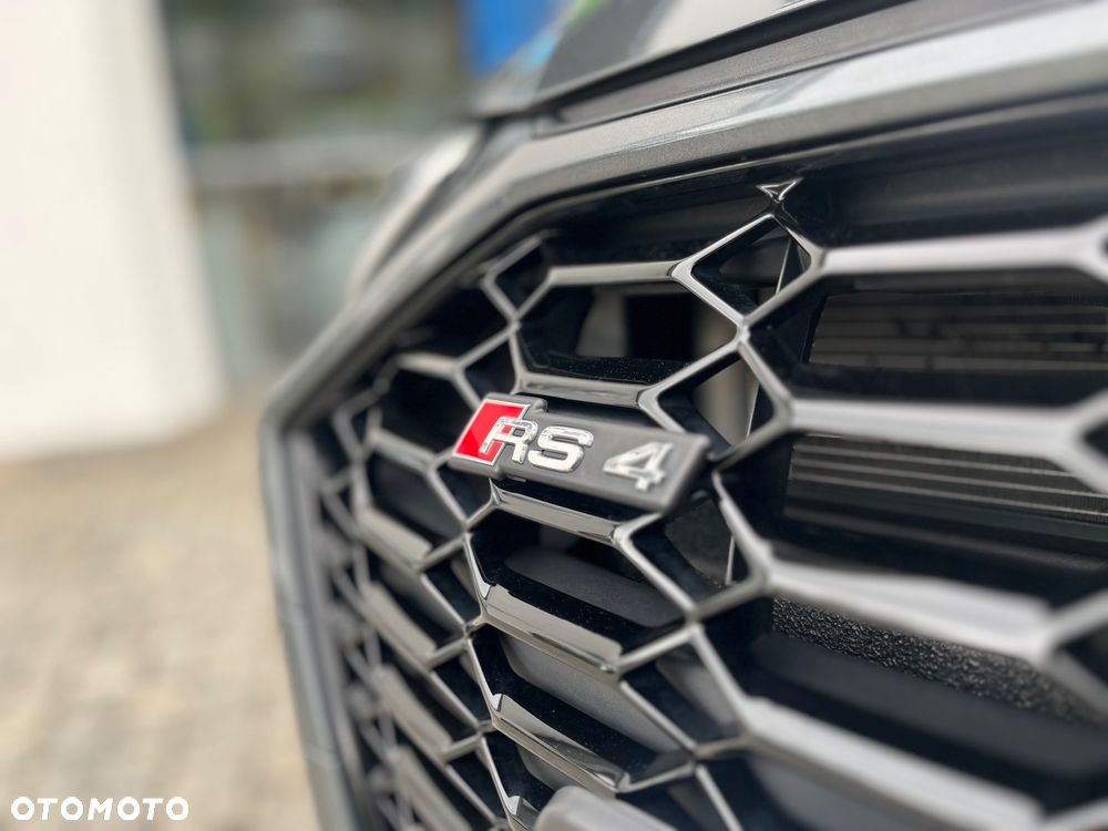 Audi RS4 Avant - 9