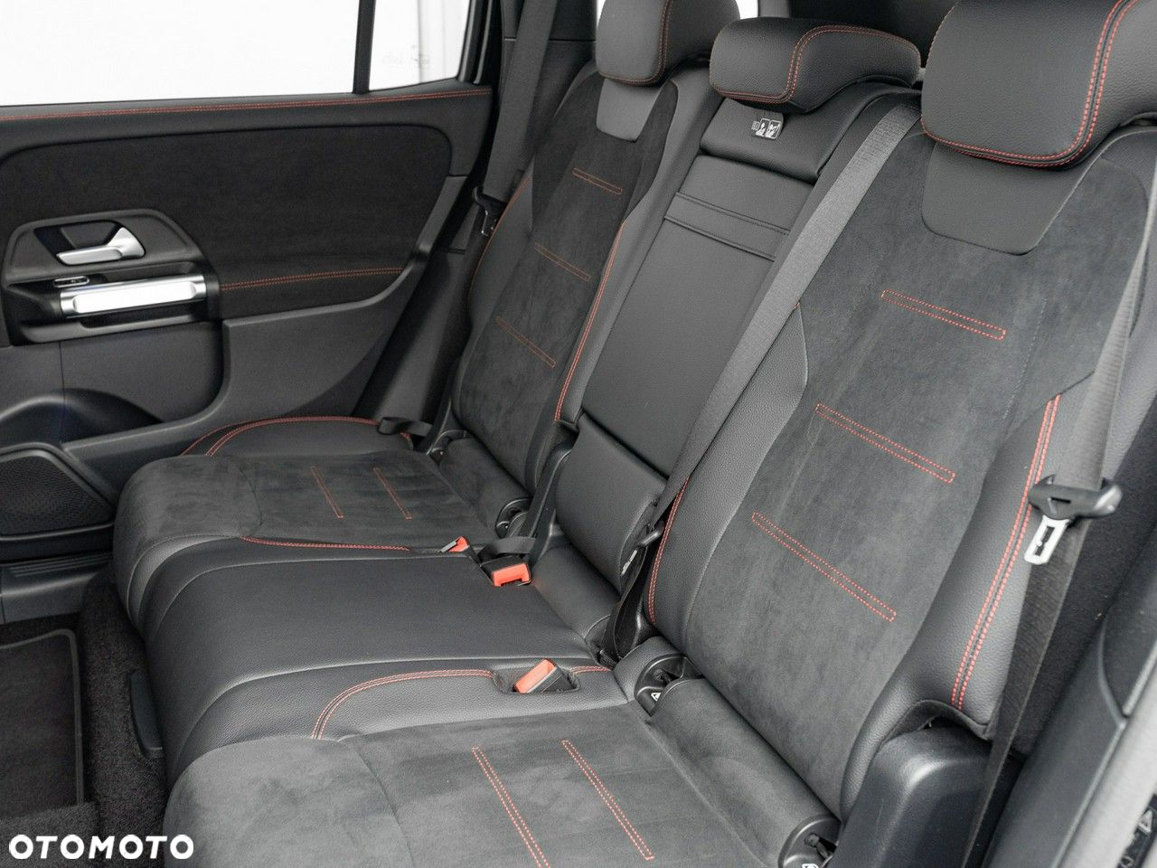 Mercedes-Benz GLB 200 d 4-Matic AMG Line 8G-DCT - 28