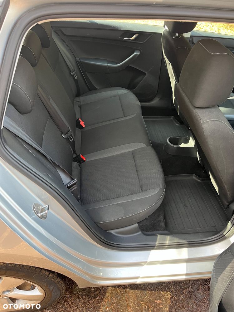 Skoda RAPID Spb 1.2 TSI Ambition Max - 12