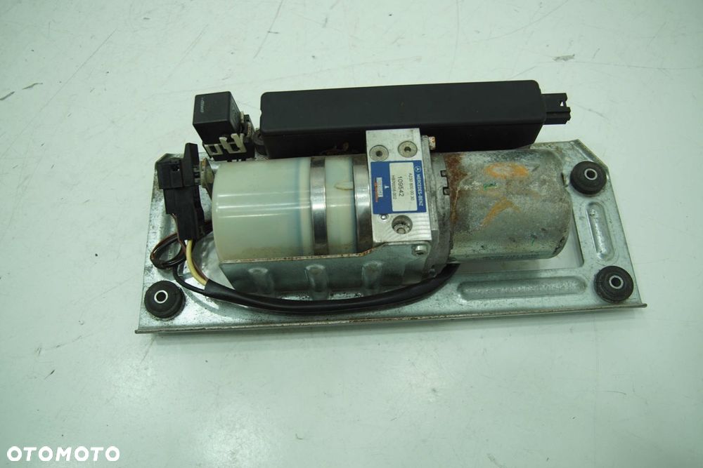 POMPA DACHU A2308000030 MERCEDES SL R230 02 - 2