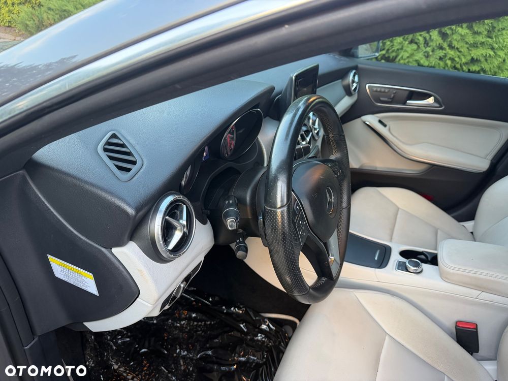 Mercedes-Benz CLA 250 7G-DCT - 15