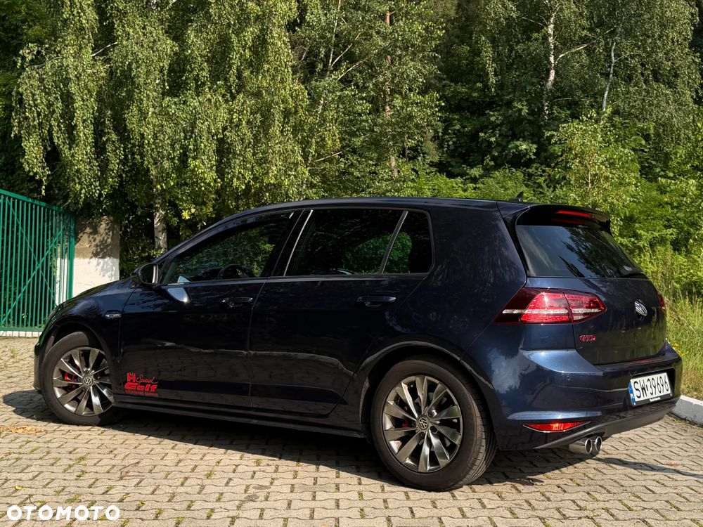 Volkswagen Golf - 6