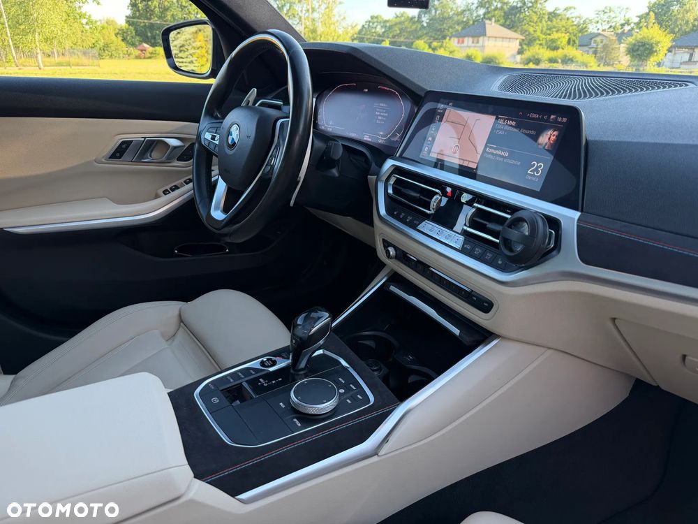 BMW Seria 3 330i M Sport - 31