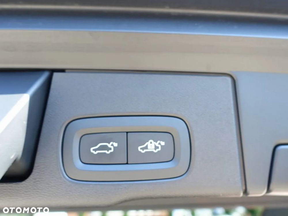 Volvo XC 60 T8 AWD Ultra Black Edition - 11