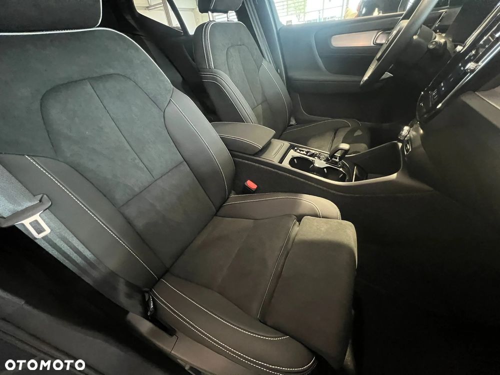 Volvo XC 40 B4 B DKG Ultra Black Edition - 9