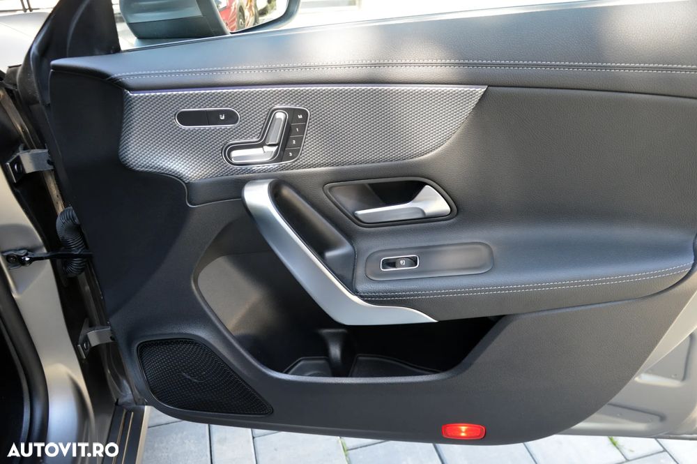 Mercedes-Benz CLA 180 7G-DCT Special Edition - 28