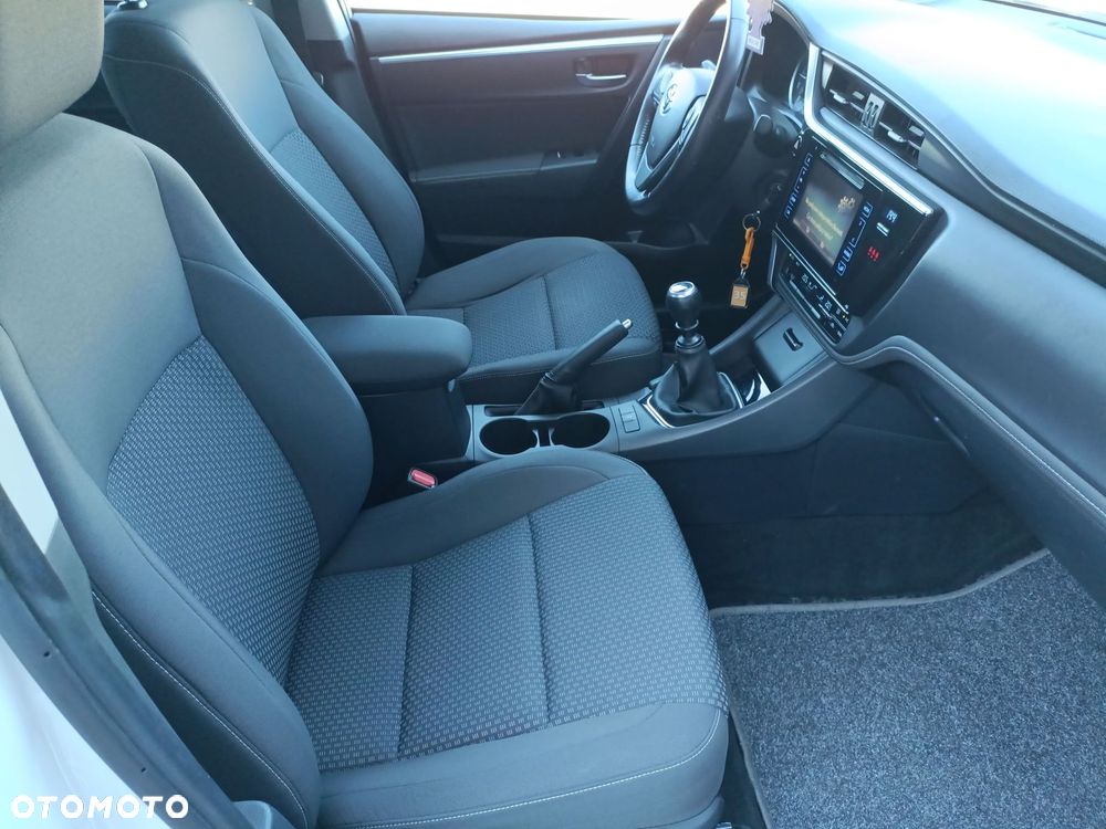 Toyota Corolla - 12