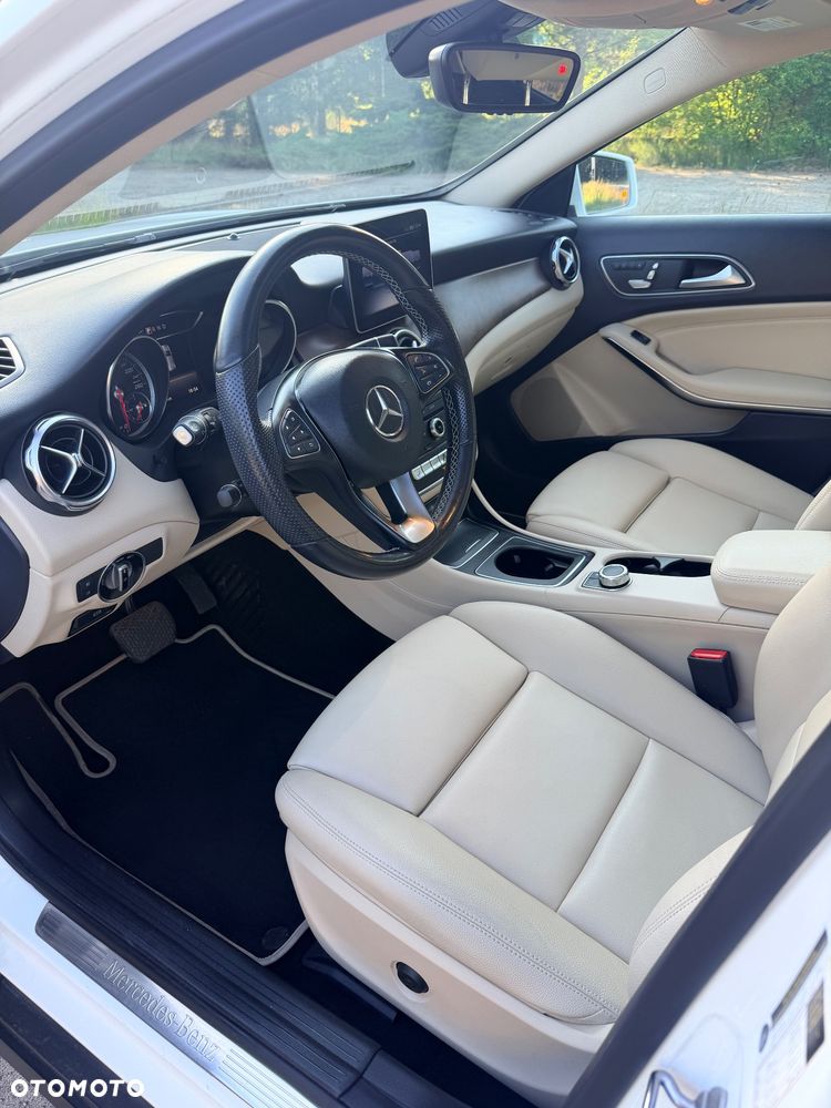 Mercedes-Benz GLA 250 4Matic 7G-DCT - 8