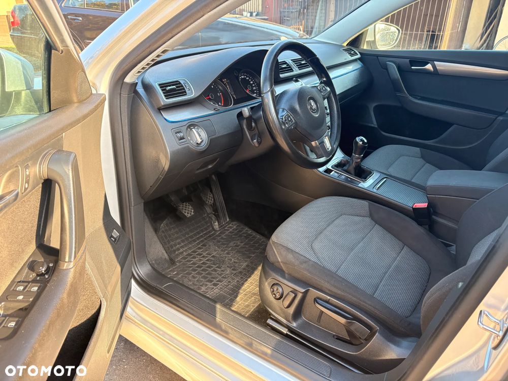 Volkswagen Passat 2.0 TDI Comfortline - 11
