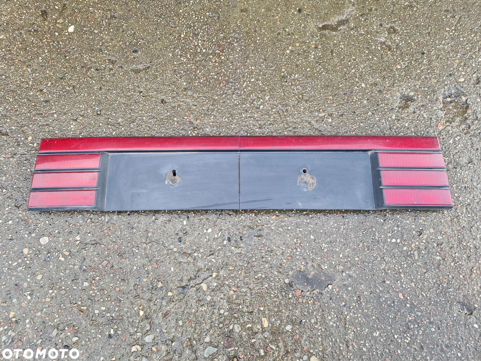 Opel Ascona C 81- blenda środkowa lampa tylna - 1