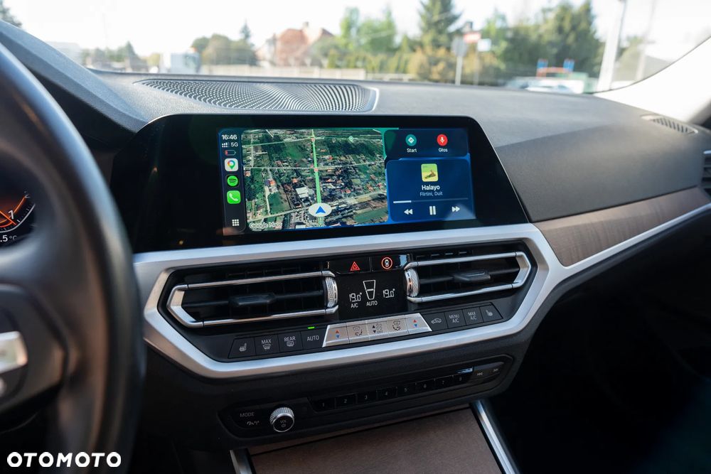 BMW Seria 3 330i Sport Line - 14