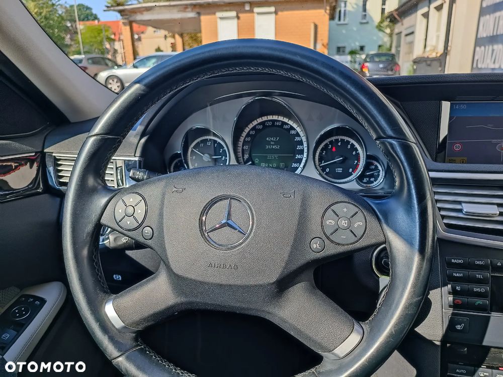 Mercedes-Benz Klasa E 200 T CGI BlueEFFICIENCY 7G-TRONIC Avantgarde - 17