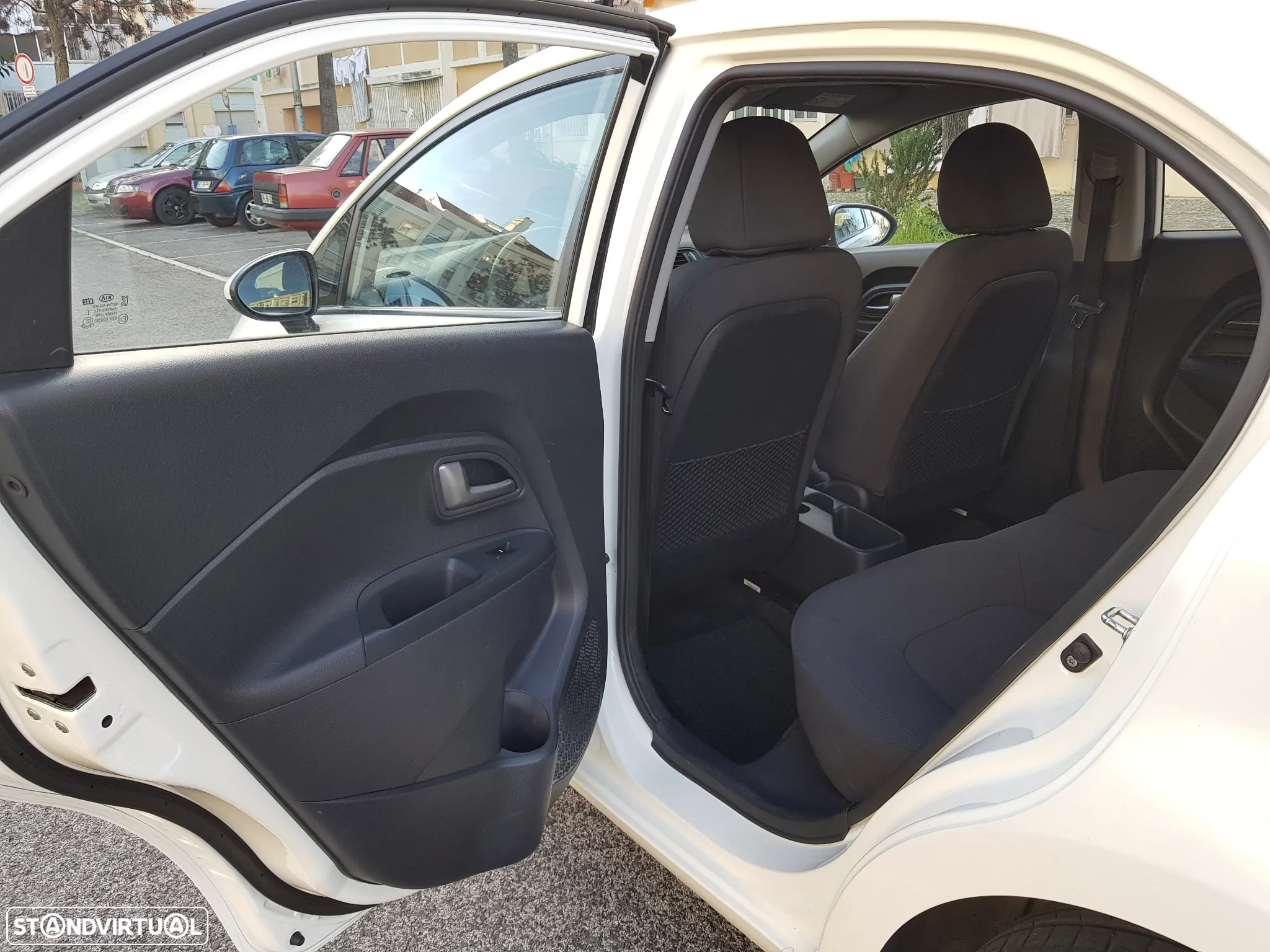 Kia Rio 1.1 CRDi TX ISG - 33