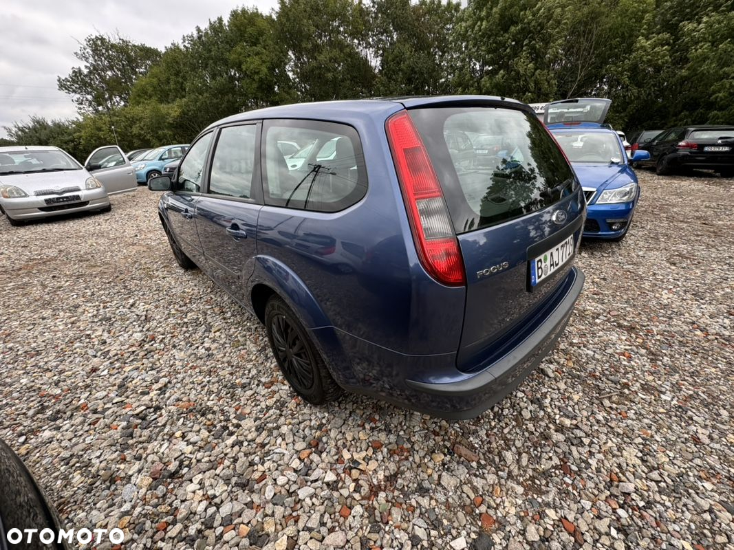 Ford Focus Turnier 1.6 16V Style+ - 24