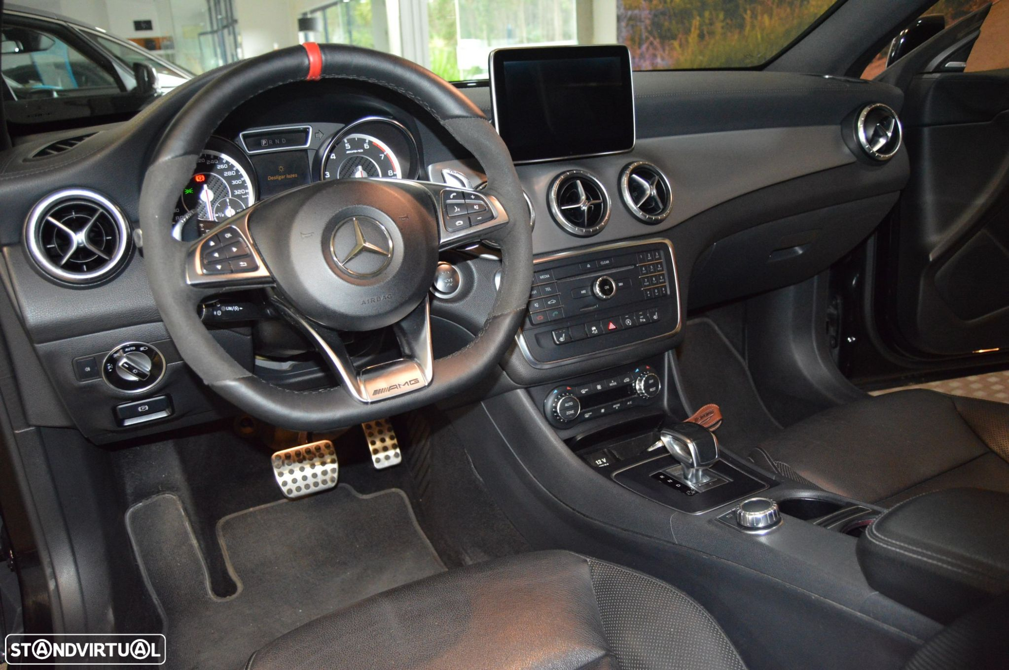 Mercedes-Benz CLA 45 AMG Shooting Brake 4-Matic - 37
