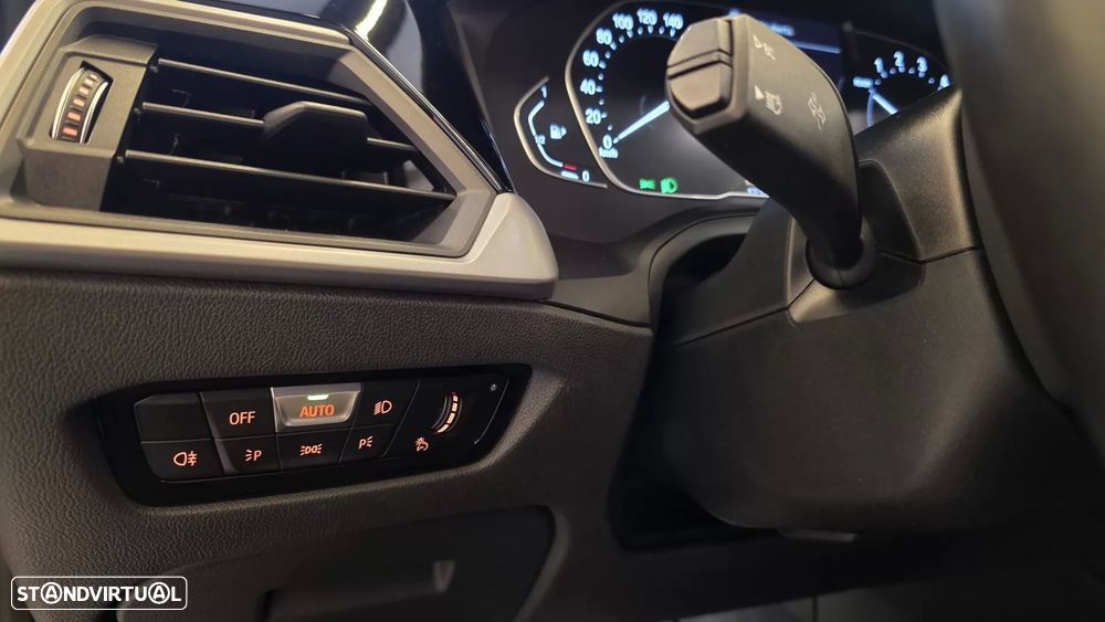 BMW 330 e Touring Corporate Edition Auto - 35